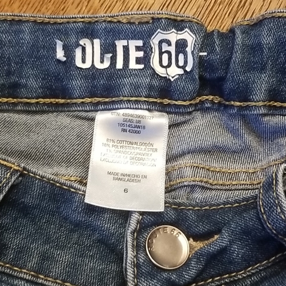 Shorts - Picture 3 of 3